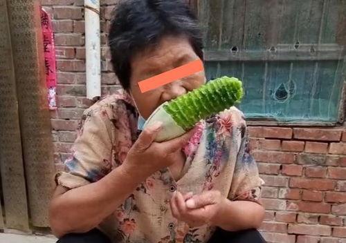 给奶奶吃瓜视频,温馨瞬间，甜蜜满溢